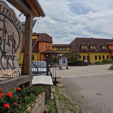 Hotel Tri Vezicky Stritez  Екстер'єр фото