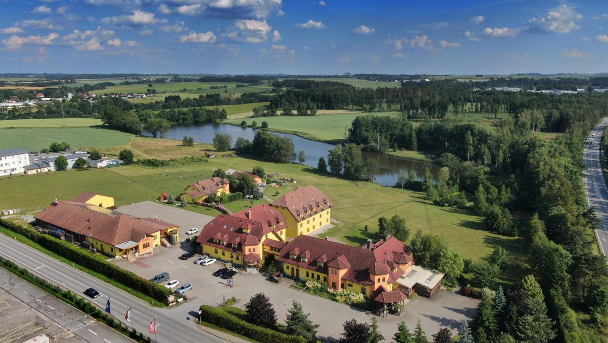 Hotel Tri Vezicky Stritez  Екстер'єр фото