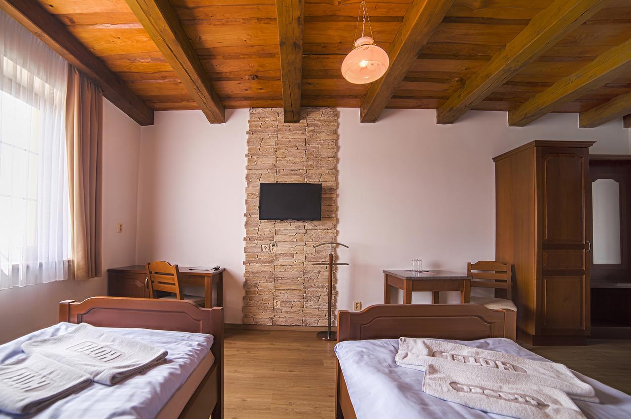 Hotel Tri Vezicky Stritez  Екстер'єр фото