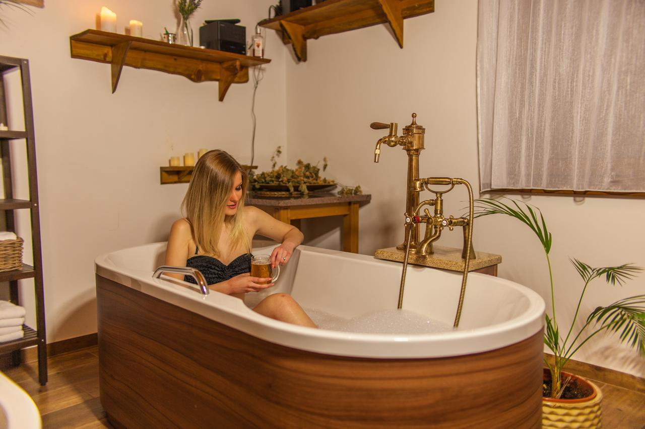 Hotel Tri Vezicky Stritez  Екстер'єр фото