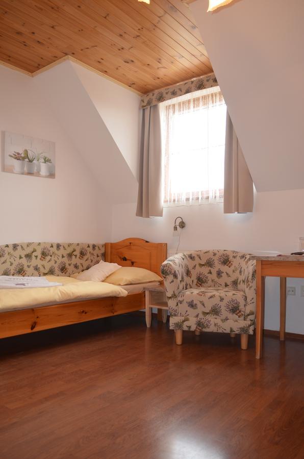 Hotel Tri Vezicky Stritez  Екстер'єр фото